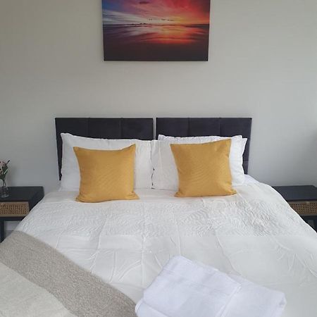 1 & 2 Bed Apartments - Desborough, Kettering, Cosy, Parking, Family, Wifi Esterno foto
