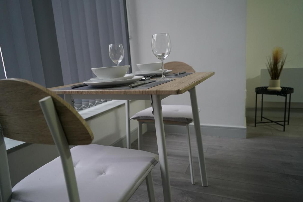 1 & 2 Bed Apartments - Desborough, Kettering, Cosy, Parking, Family, Wifi Esterno foto