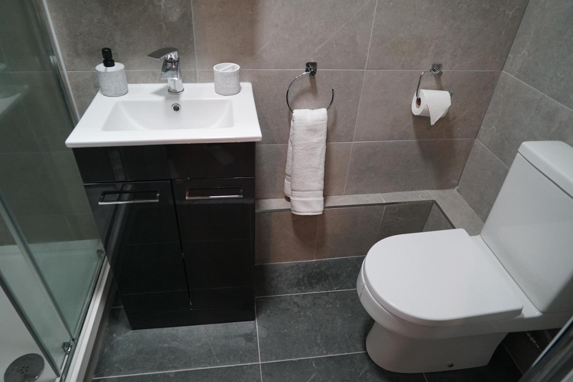 1 & 2 Bed Apartments - Desborough, Kettering, Cosy, Parking, Family, Wifi Esterno foto
