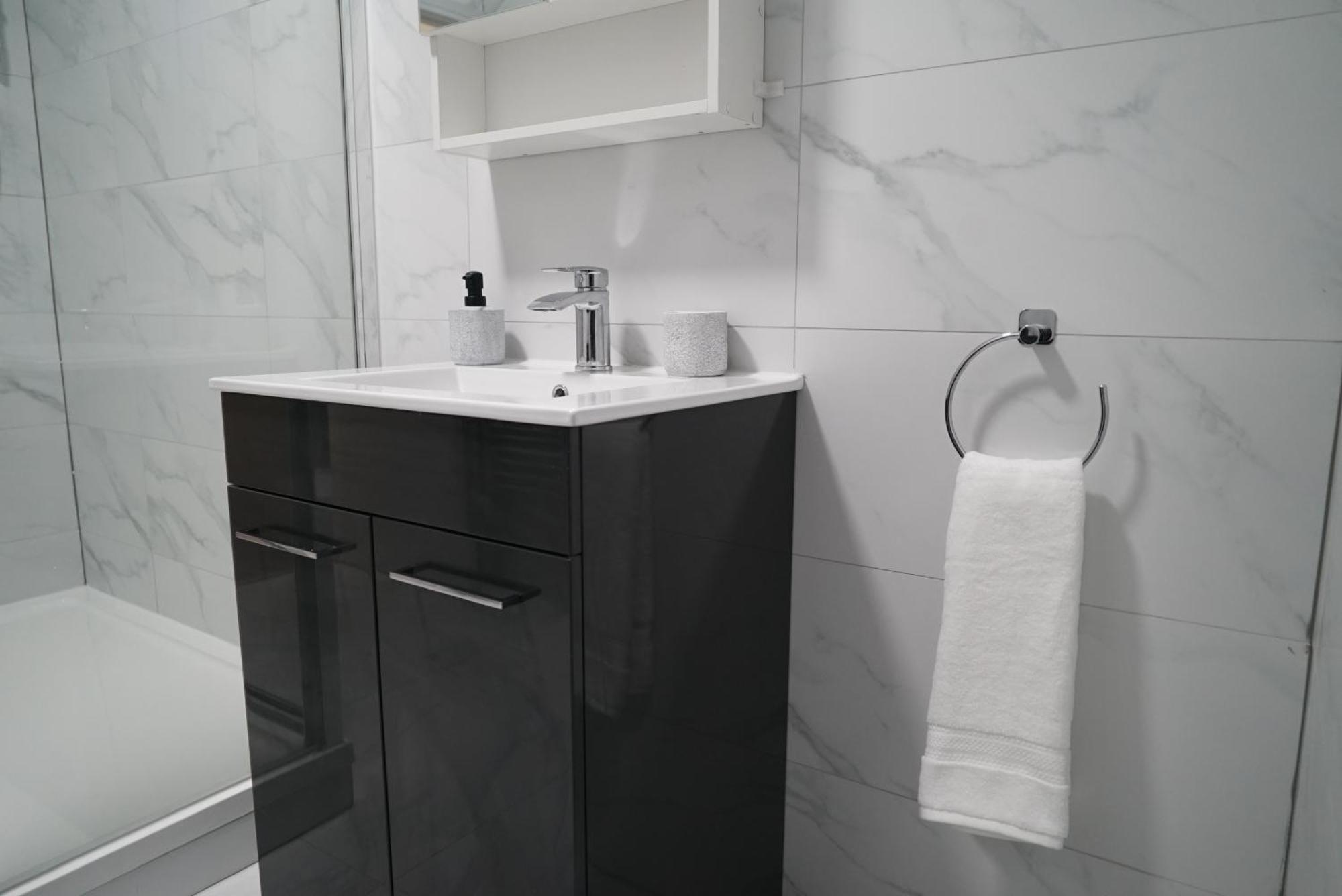 1 & 2 Bed Apartments - Desborough, Kettering, Cosy, Parking, Family, Wifi Esterno foto
