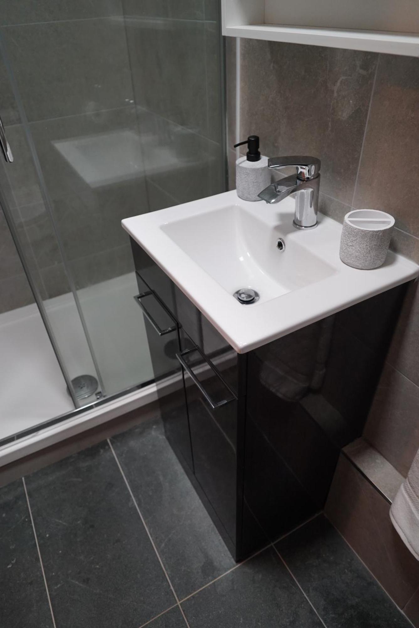 1 & 2 Bed Apartments - Desborough, Kettering, Cosy, Parking, Family, Wifi Esterno foto